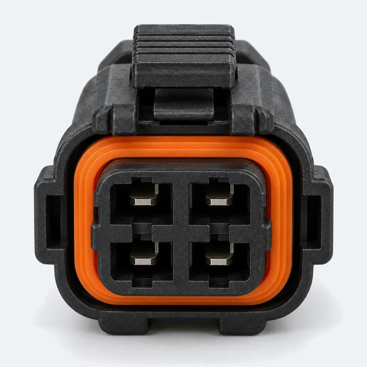 正面から見たAquaLock X。4極のコンタクトをコンパクトに配置