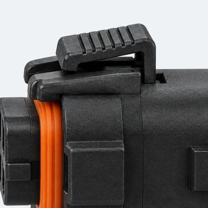 AquaLock X上部のプッシュロックのレバー（拡大）