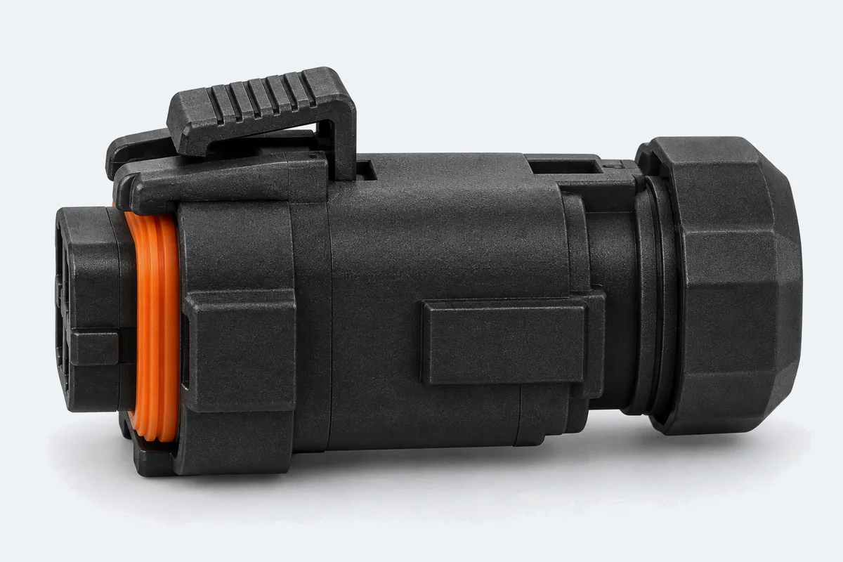 AquaLock Xの側面。上部に工具不要のプッシュロックのレバーを備える
